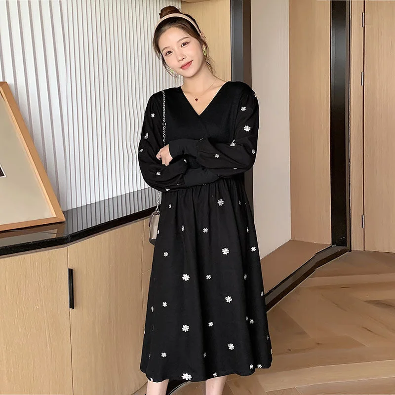 NiDELL Maternity Dress . Autumn Retro Dress Graceful Embroidery Black Dress V-neck Tight Waist Slimming Maternity Dress